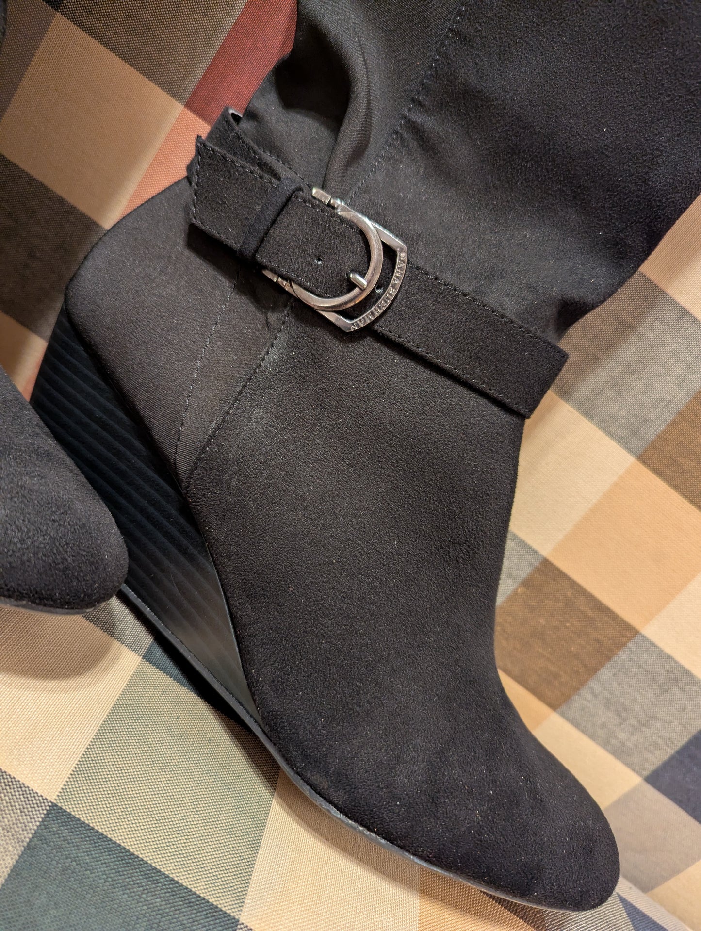 Dana Buchman Womens Classy Black Suede Boots Size 8, Fall/Winter Fashion