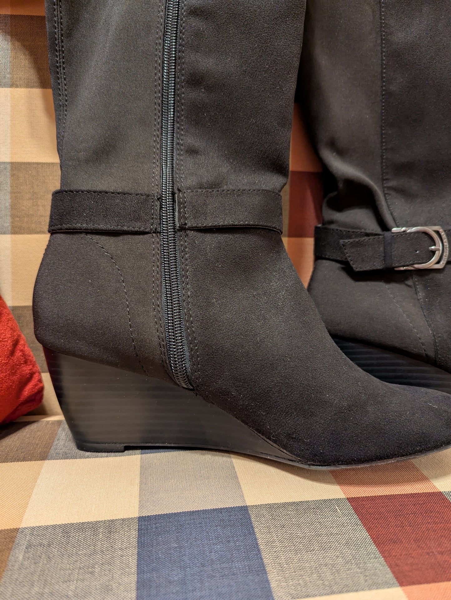 Dana Buchman Womens Classy Black Suede Boots Size 8, Fall/Winter Fashion