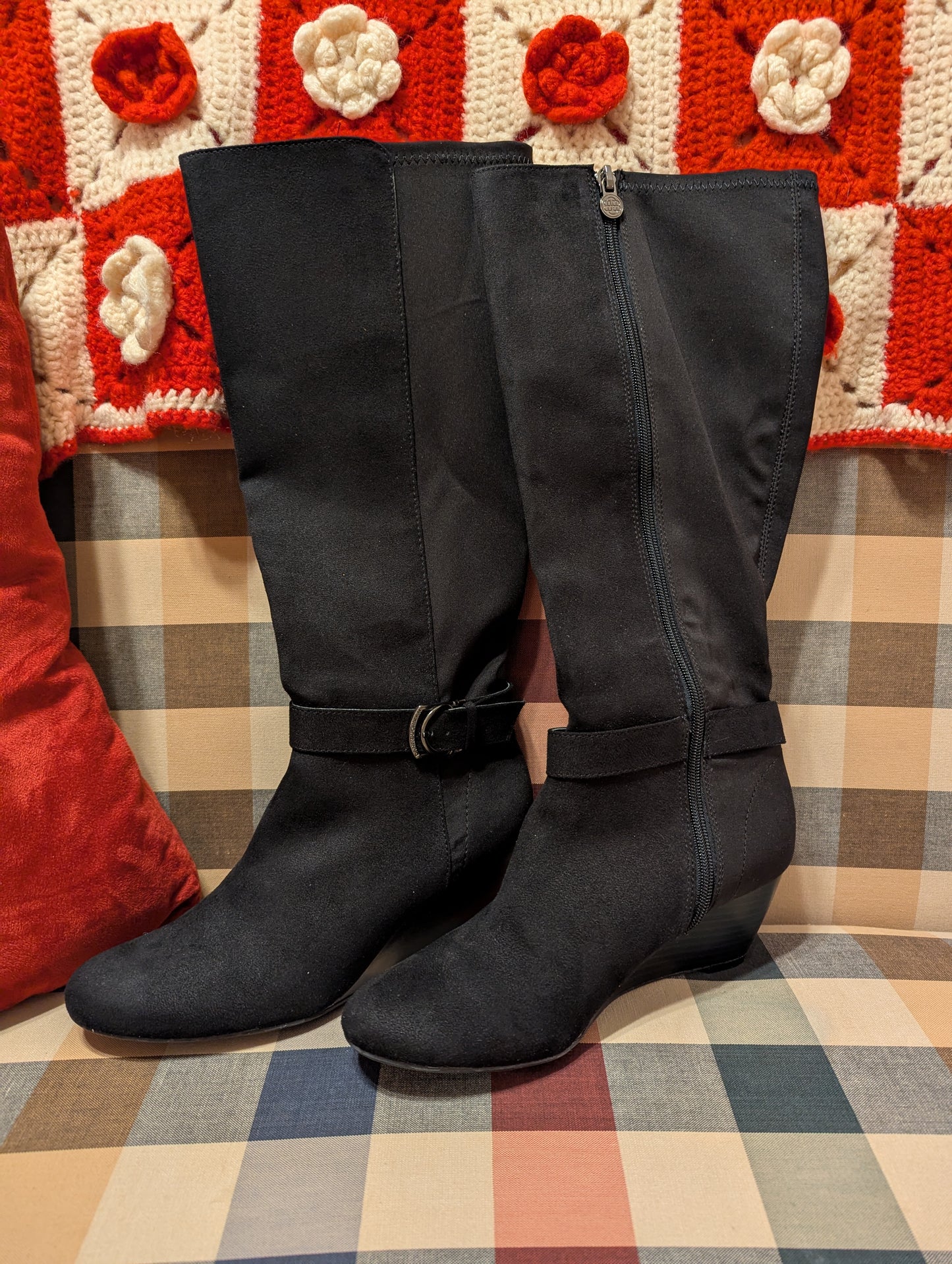 Dana Buchman Womens Classy Black Suede Boots Size 8, Fall/Winter Fashion